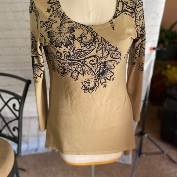 Kristine Tops - WOMEN'S SIZE LARGE TAN AND BLACK BLOUSE TOP